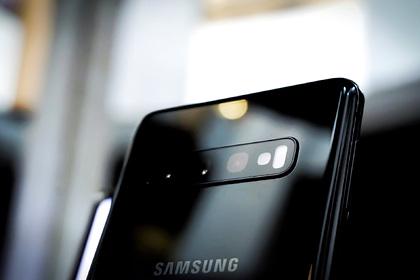 Samsung установила на британские смартфоны российские приложения