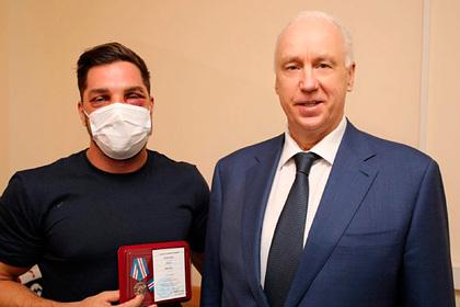 Бастрыкин наградил избитого тремя дагестанцами пассажира московского метро