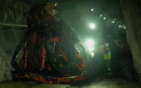 Эффективно и безопасно: парк техники рудника «Нурказган» пополнился новой буровой установкой