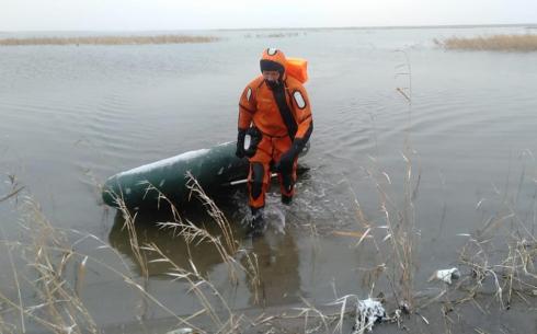 Тело пропавшего рыбака найдено в озере Тортколь