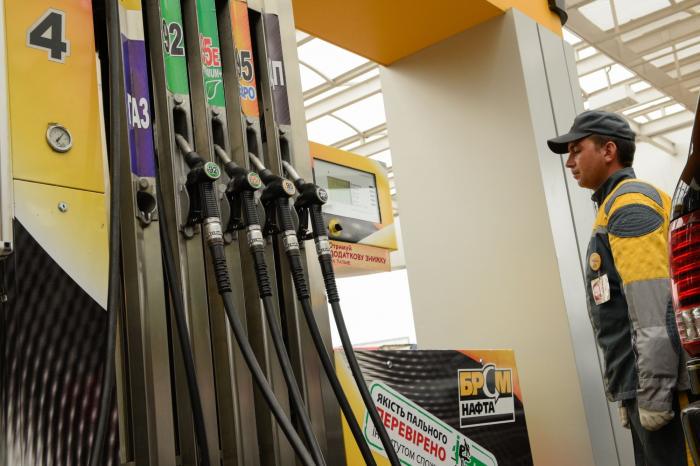 Минэкономики снова увеличило цены на бензин и дизтопливо
