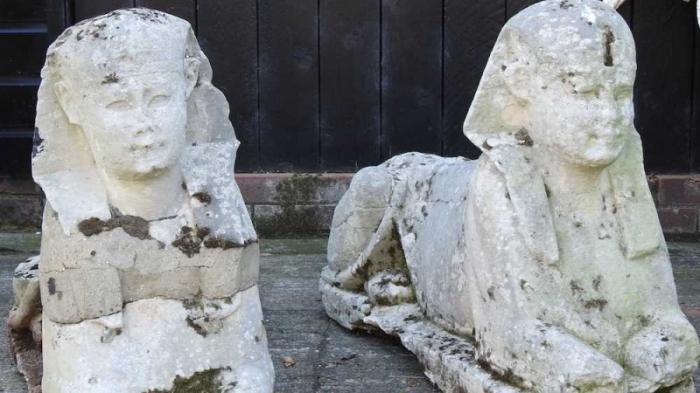 Британская семья использовала древние статуи как садовые скульптуры
                13 октября 2021, 11:43
