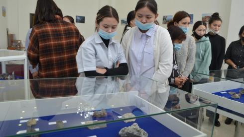 В Темиртау открылась выставка драгоценных камней и минералов