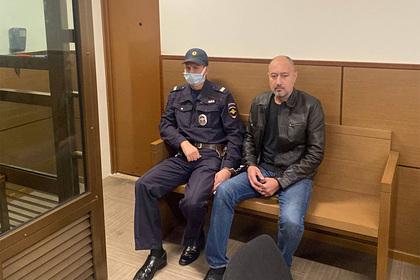 Пришедший в отдел полиции Москвы вооруженный мужчина арестован