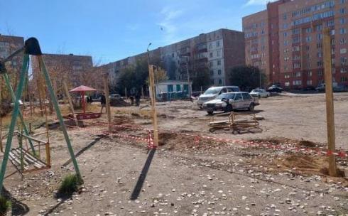 Строительство дома в карагандинском дворе: жители возмущены, власти приостановили стройку