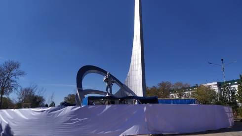 В Караганде реставрацию памятника покорителям космоса обещают закончить до конца октября