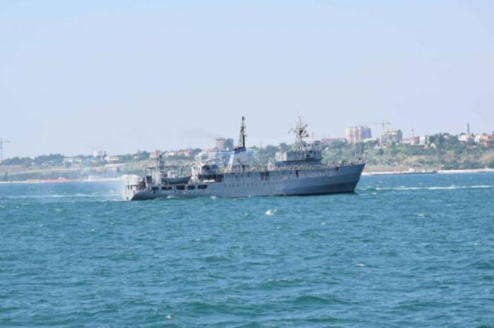 Потерпевший бедствие в акватории Черного моря корабль ВМС вернулся в пункт базирования