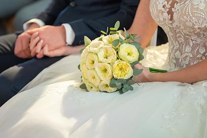 Невеста заставила родную сестру потратить на свою свадьбу сотни тысяч рублей