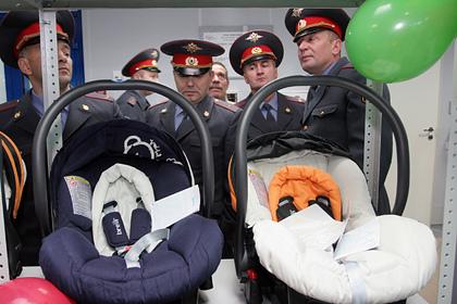 Россиян научат правильной перевозке детей прямо в роддомах