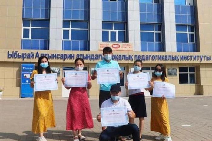 Путевки, айфоны, денежные сертификаты получают вакцинированные студенты казахстанских вузов