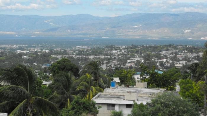 На Гаити похитили 17 христианских миссионеров и членов их семей из США
                17 октября 2021, 15:42