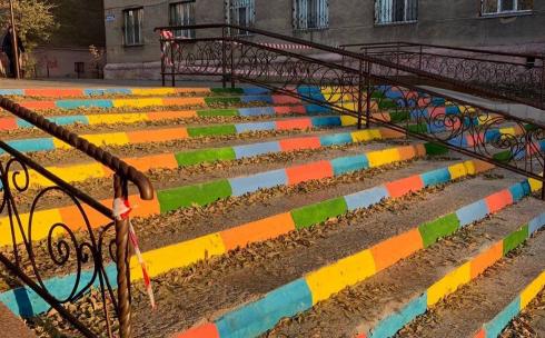 Карагандинский центр урбанистки продолжает украшать город яркими красками