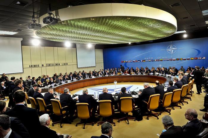 Россия приостанавливает работу представительства при НАТО