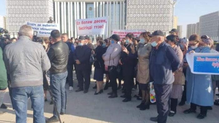 Работники детских садов провели акцию протеста в Туркестане
                19 октября 2021, 19:39