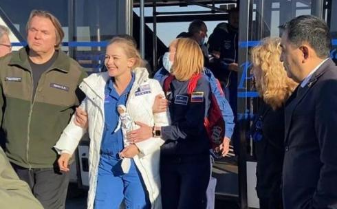 После возвращения из космоса российский киноэкипаж посетил карагандинский аэропорт «САРЫ-АРКА»