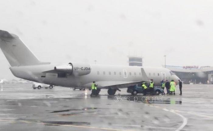 Самолет столкнулся с машиной в аэропорту Алматы
                22 октября 2021, 10:17