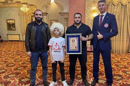 Мальчик из Ингушетии простоял в планке 11 часов 11 минут и побил мировой рекорд