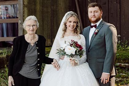 Невеста надела на свадьбу платье бабушки 1961 года и растрогала родню
