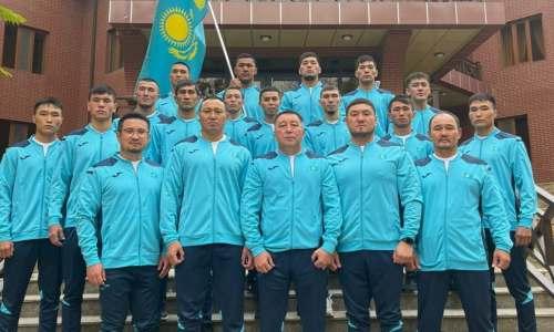 «Мы не имеем права подводить Родину». Наставник сборной Казахстана по боксу о спорах по ее составу и медальных планах на ЧМ-2021