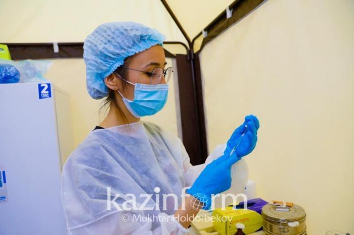 915 тысяч человек получили оба компонента вакцины от КВИ в Алматы