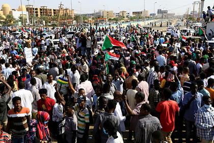 Военные открыли стрельбу по протестующим против переворота в Судане