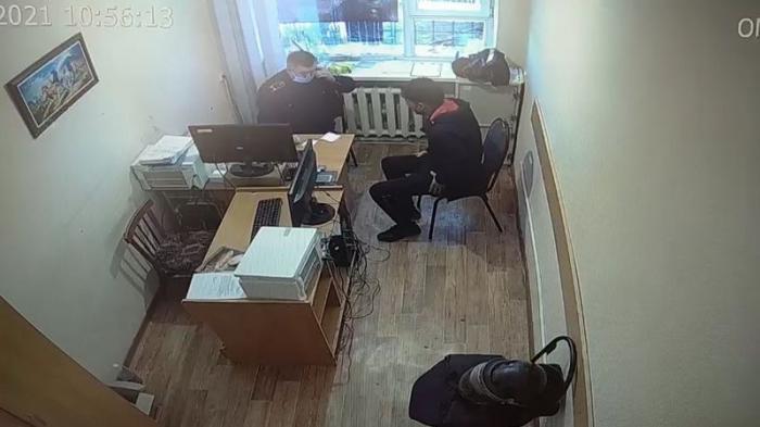 Попытку дачи взятки полицейскому сняли на видео в Уральске
                25 октября 2021, 17:23