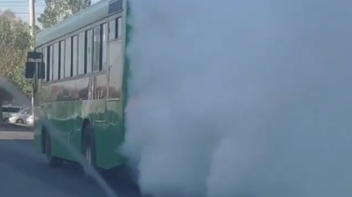 Дымящий автобус с алматинских дорог сравнили с вейпом в Instagram
                26 октября 2021, 08:28
