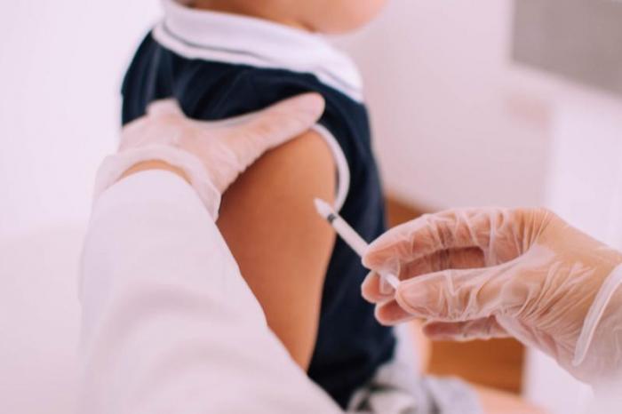 Вакцинация детей против COVID-19: каков алгоритм и можно ли прививаться детям с патологиями