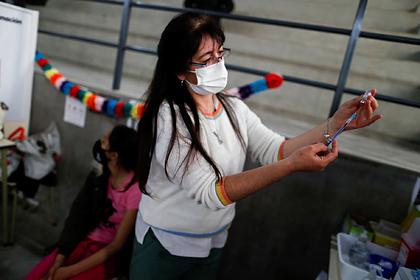 Аргентина предложила туристам вакцинацию их детей