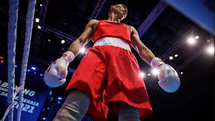 Казахстанский боксер отправил в нокдаун чемпиона мира во втором победном бою на ЧМ
                29 октября 2021, 00:20