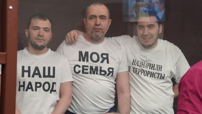 Суд в России приговорил четырех крымских татар к 12-17 годам тюрьмы