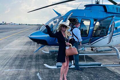Бритни Спирс прилетела на частный остров и показала фото