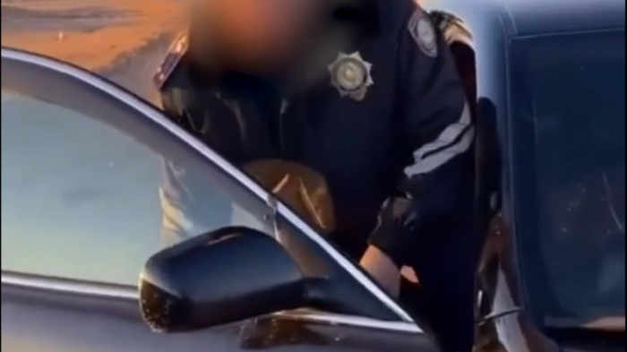 Конфликт водителя и полицейских сняли на видео в Карагандинской области
                30 октября 2021, 14:38