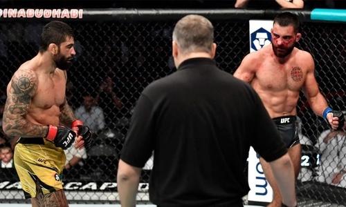 Российского судью отстранили от работы после скандала на UFC 267