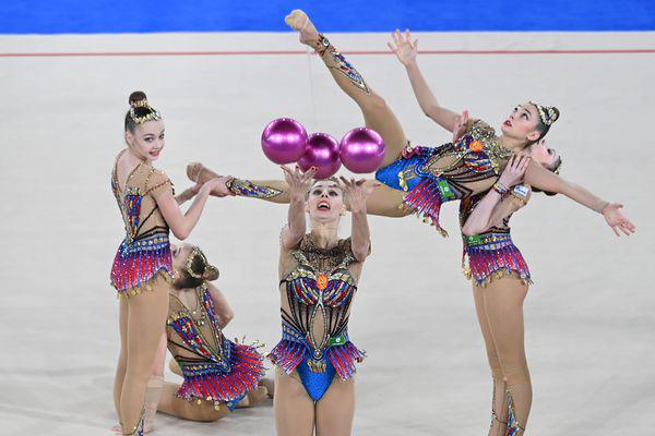 Сборная России завоевала серебро в упражнении с обручами и булавами на ЧМ-2021