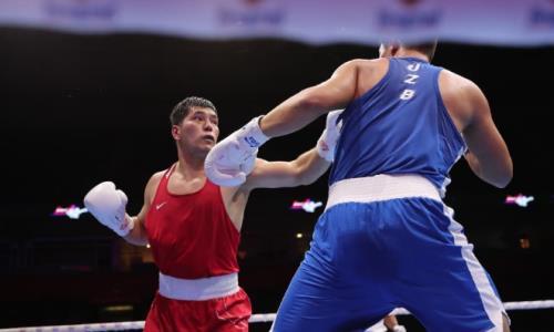 Видео полного боя казахстанца с казахским боксером из Узбекистана с двумя нокдаунами на ЧМ-2021