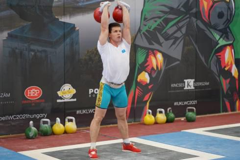 Карагандинский спасатель завоевал золотую медаль по гиревому спорту в Будапеште