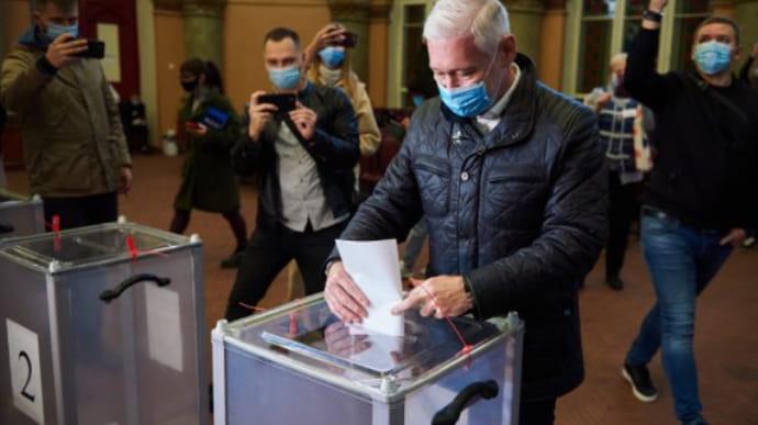 В Харькове на 9 избирательных участках нашли фальсификации протоколов подсчета голосов, — Опора