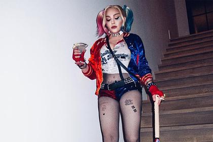 Фанаты пристыдили Мадонну за чересчур откровенный для ее возраста наряд