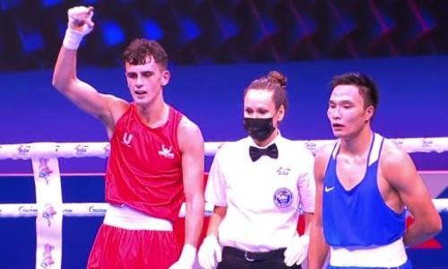 Видео полного боя казахстанского боксера против обладателя четырех титулов на ЧМ-2021