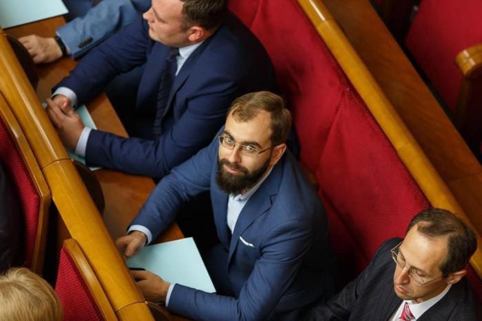 Рада поддержала представление Зеленского о досрочном увольнении члена ЦИКа Греня, которого признали