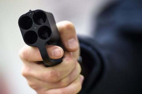 Мужчина выстрелил из пистолета в директора ТОО в Караганде