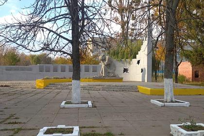 На Украине неизвестные повредили памятник погибшим в Великой Отечественной войне