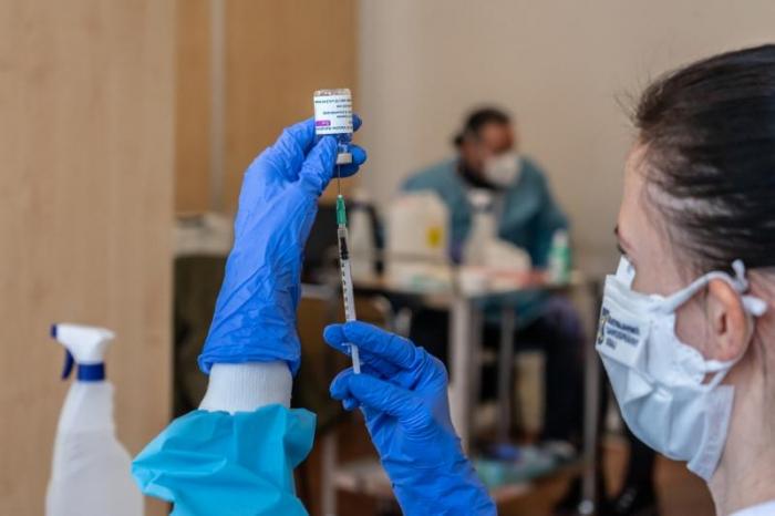 К концу 2022 года ВОЗ планирует вакцинировать от COVID 70% населения мира