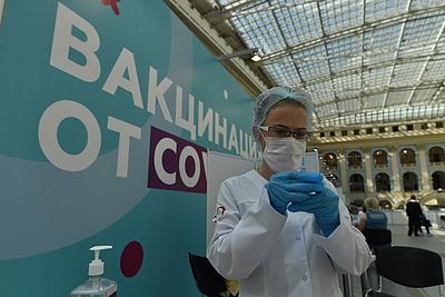 Собянин назвал число полностью привившихся от коронавируса в Москве