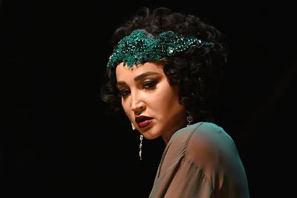 Бузова пришла в театр Пушкина после отмены спектакля с ее участием во МХАТе