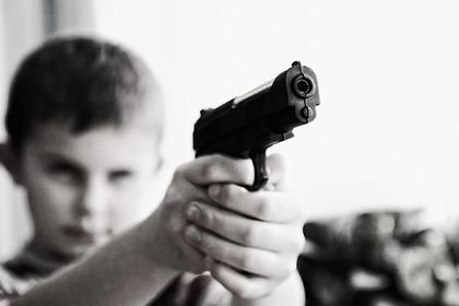 Дети напали на посетителей ТЦ с игрушечным оружием