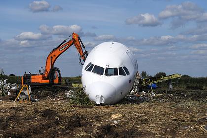 Летчик поспорил с авиакомпанией о судьбе севшего на кукурузном поле самолета