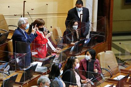 Депутаты поддержали импичмент президента Чили