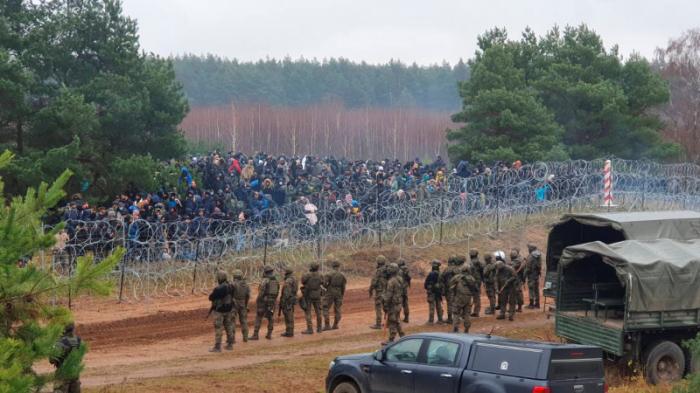 Премьер Польши назвал ситуацию с мигрантами на границе частью войны 